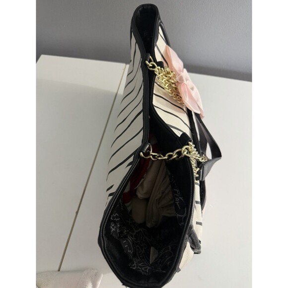 Betsey Johnson White/Black Stripe W/ Pink Quilted Hearts/Bow large Tote Bag - Picture 7 of 11